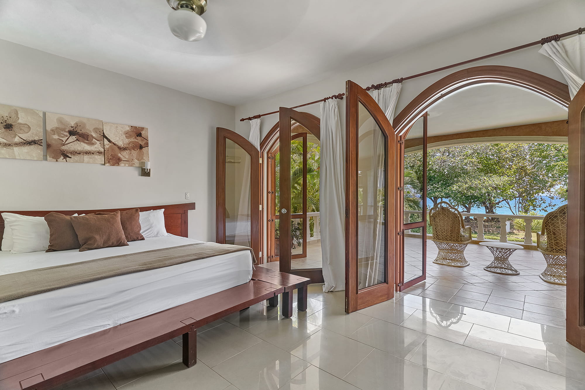 Villa Valesta terrace and tropical gardens