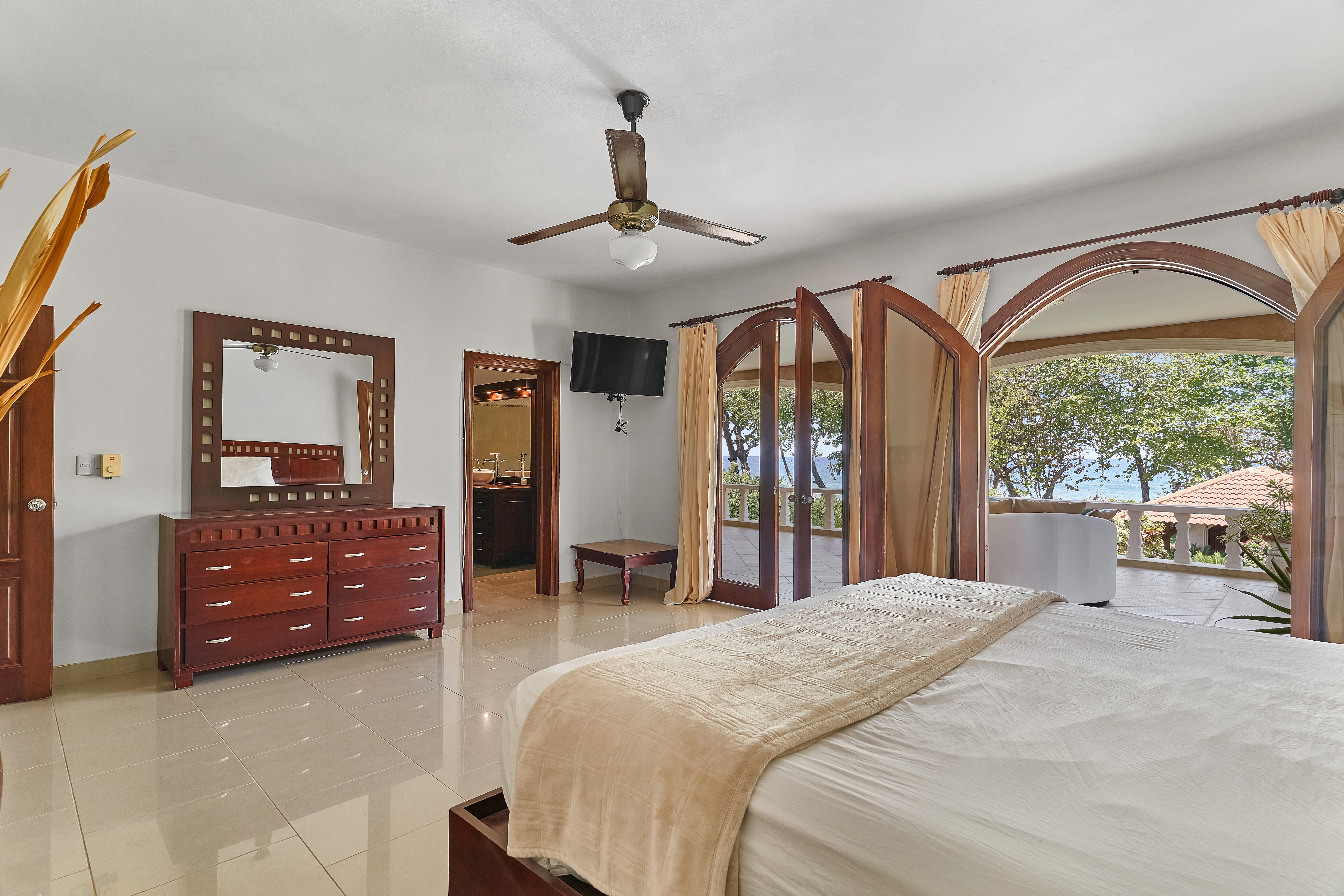 Master bedroom with sea view