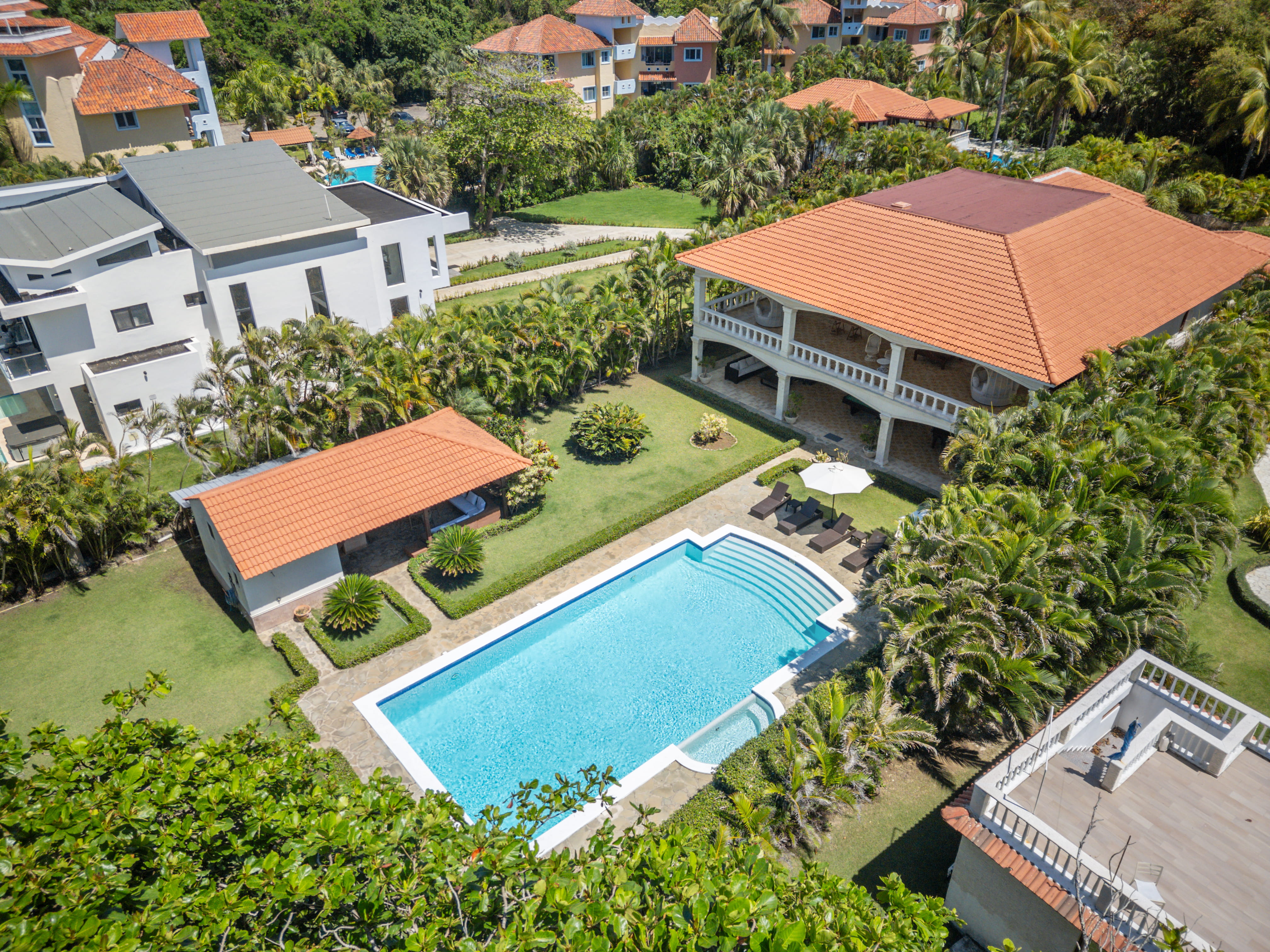 Upper terrace east view at Villa Valesta